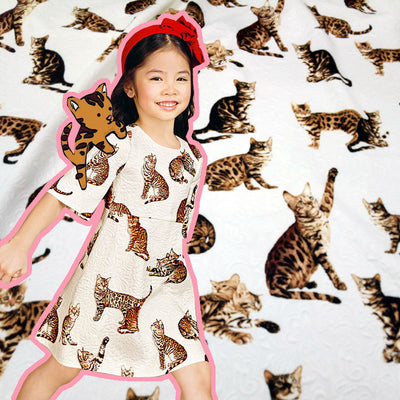 Fashion show pattern Autumn thick jacquard fabric cat pattern children's clothing printing jacquard cloth red and white