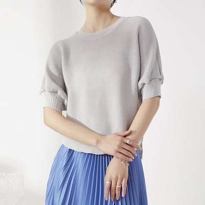 Miyake summer women&#39;s fashion T-shirt pleated simple solid color round neck loose five-quarter sleeve casual pullover top