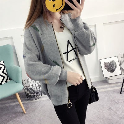 Women&#39;s autumn and winter jacket short paragraph lantern sleeves new Korean embroidery loose sweater